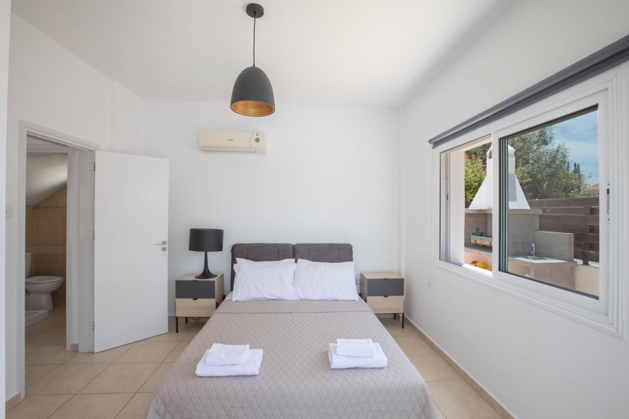 Elite Luxury Villa Paralimni Exterior photo