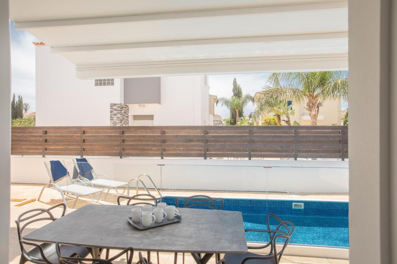Elite Luxury Villa Paralimni Exterior photo