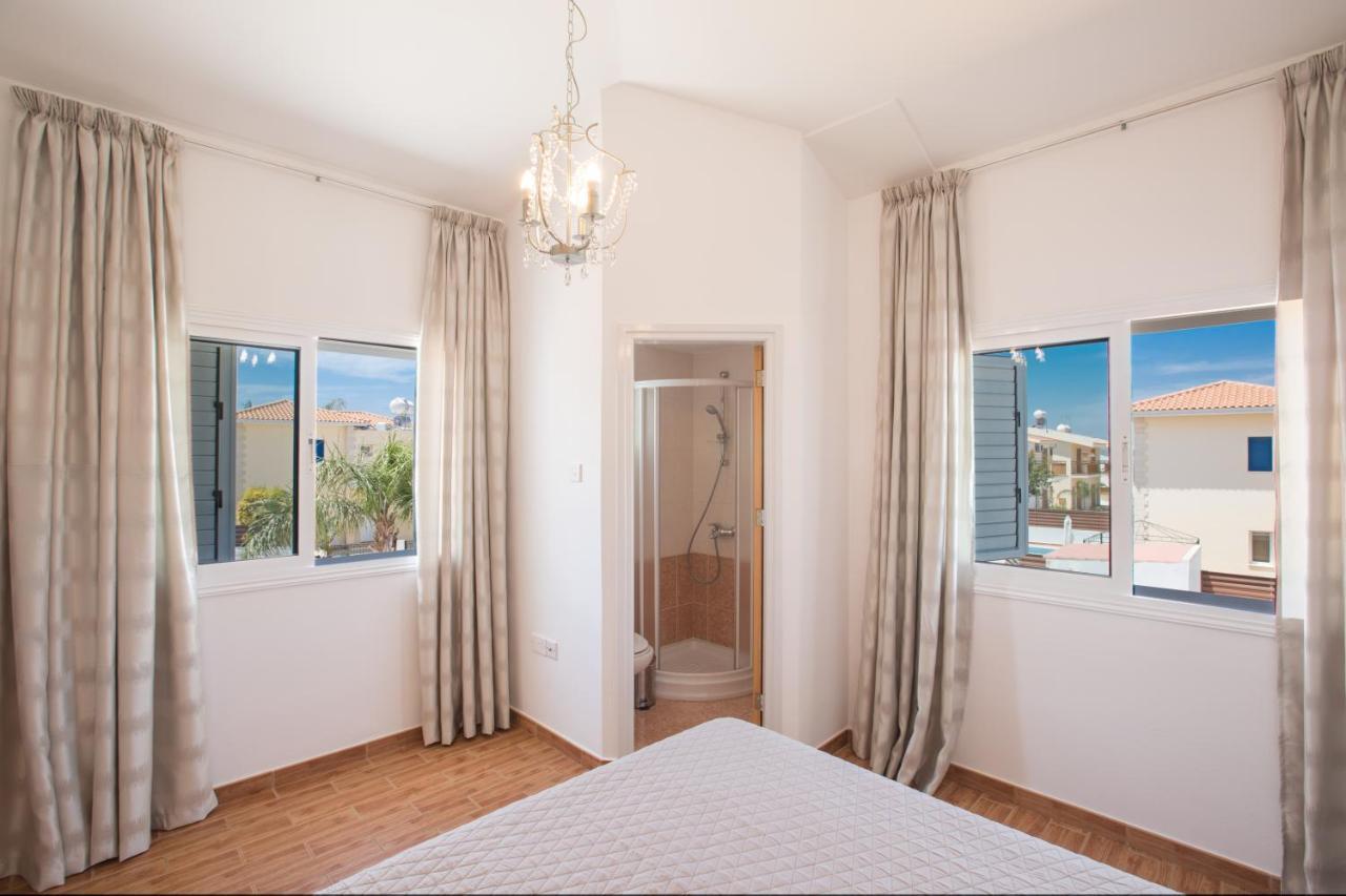 Elite Luxury Villa Paralimni Exterior photo