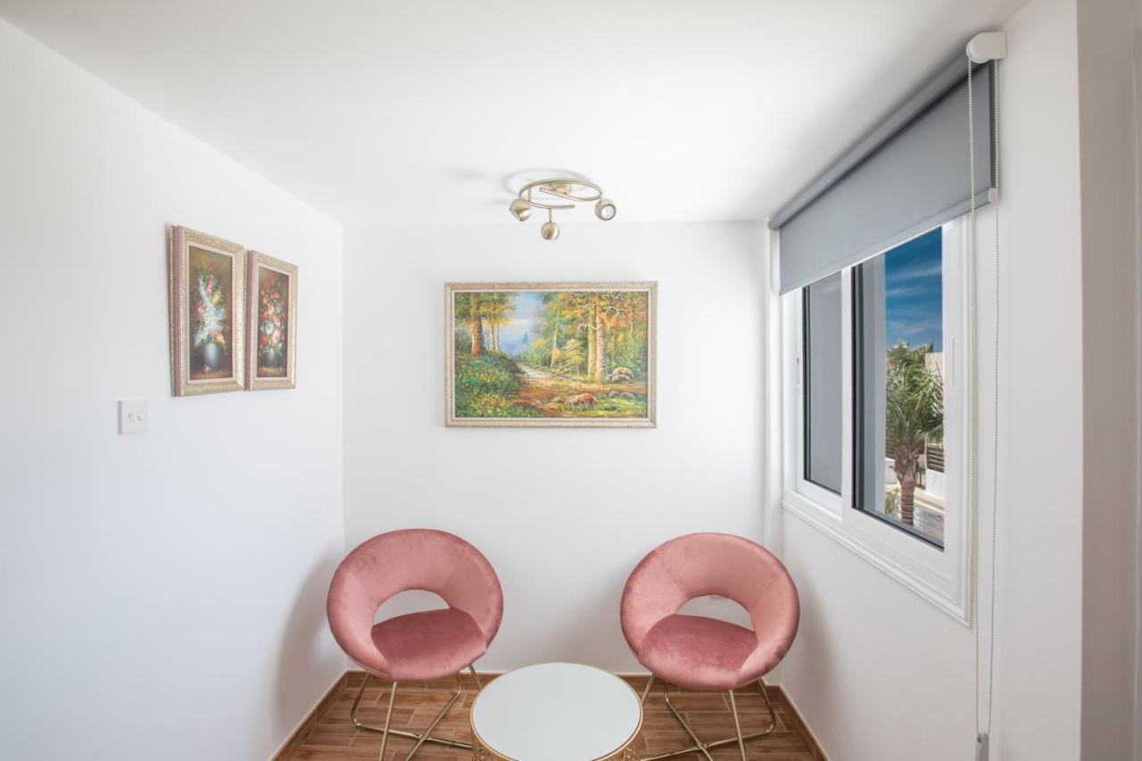 Elite Luxury Villa Paralimni Exterior photo