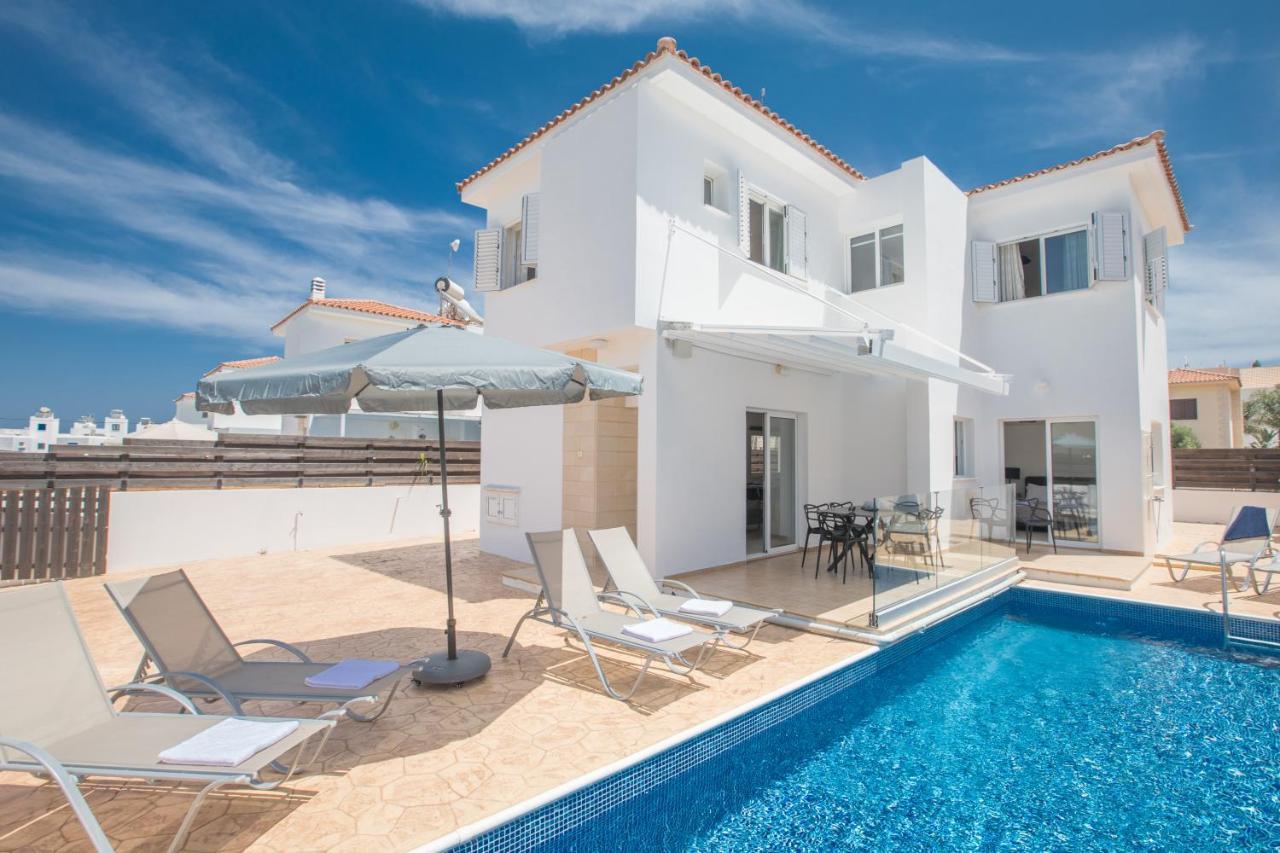 Elite Luxury Villa Paralimni Exterior photo