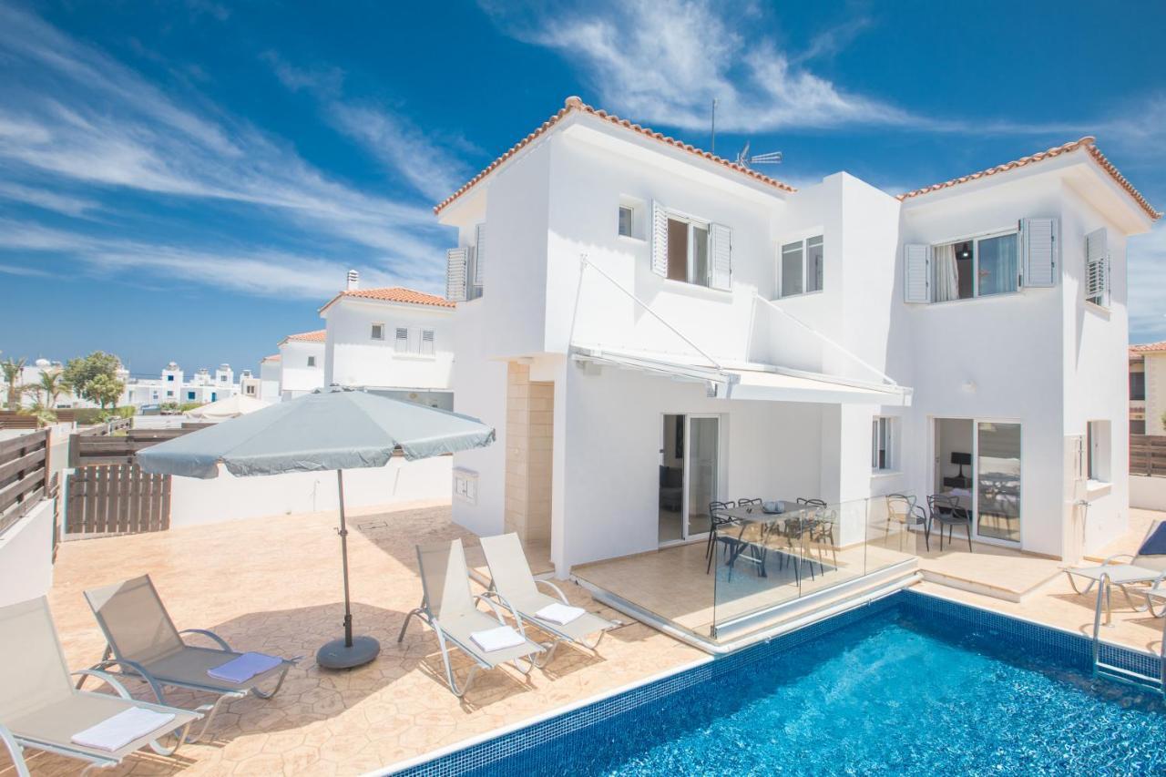 Elite Luxury Villa Paralimni Exterior photo