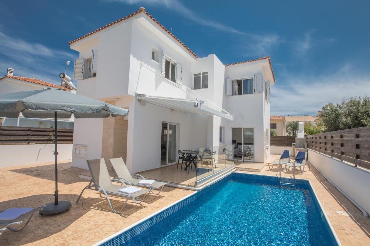 Elite Luxury Villa Paralimni Exterior photo