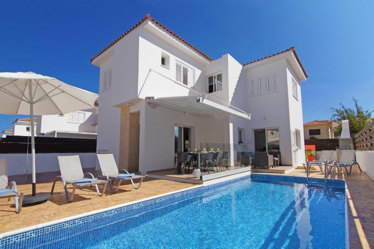 Elite Luxury Villa Paralimni Exterior photo