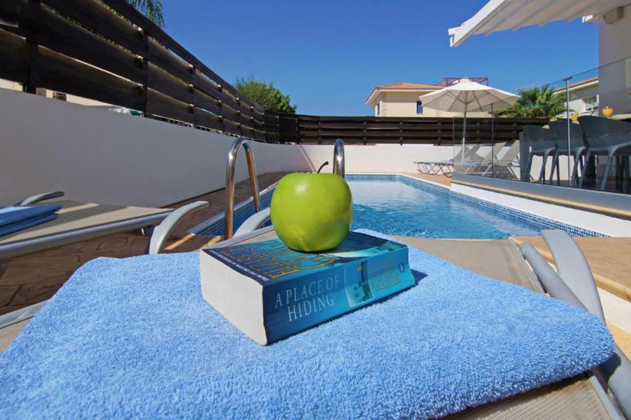 Elite Luxury Villa Paralimni Exterior photo