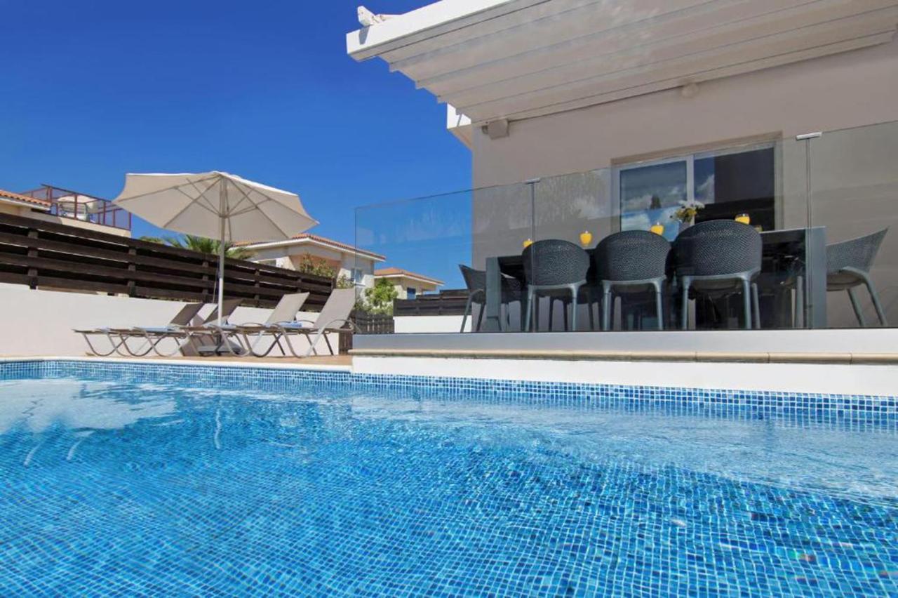 Elite Luxury Villa Paralimni Exterior photo