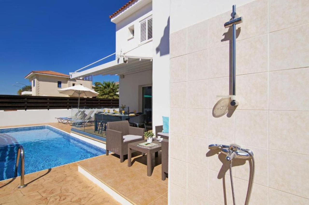 Elite Luxury Villa Paralimni Exterior photo