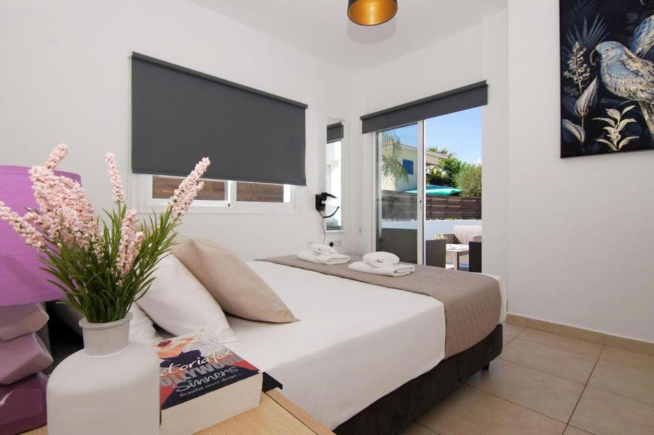 Elite Luxury Villa Paralimni Exterior photo
